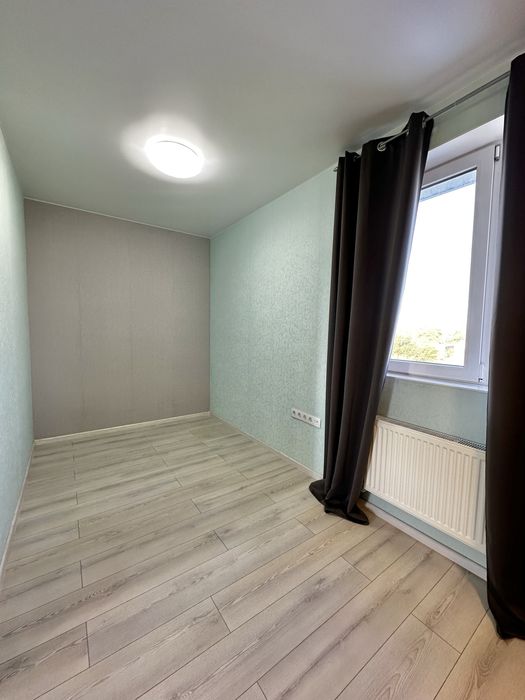 Новий гарний будинок біля моря