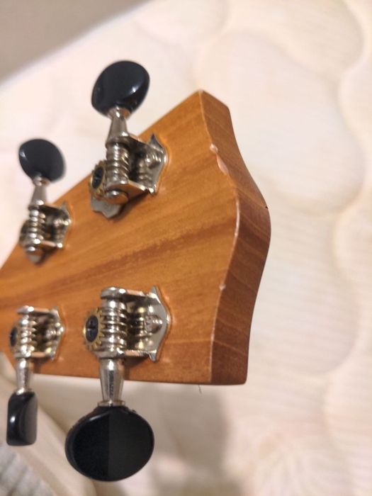 Ukulele Barytonowe Pono MBD Deluxe - Pełen Mahoń. Stan Bdb.