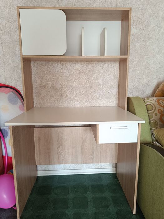 Стіл шкільний з надбудовою