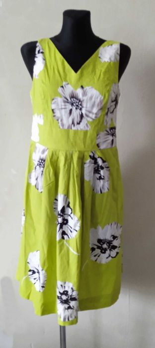 Oliwkowa sukeinka w kwiaty r. 40