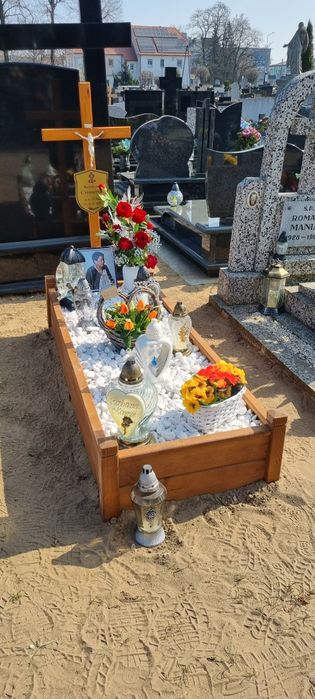 Skrzynka nagrobna (obrzeże  cmentarne, obudowa grobu)