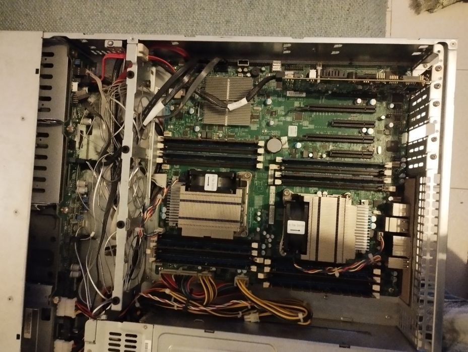 Supermicro X9DAi — (Dual Xeon E5-2600)