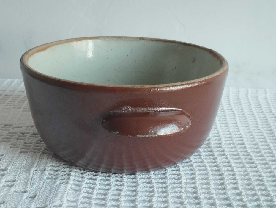 Stara ceramiczna miska do pieczenia brązowa
