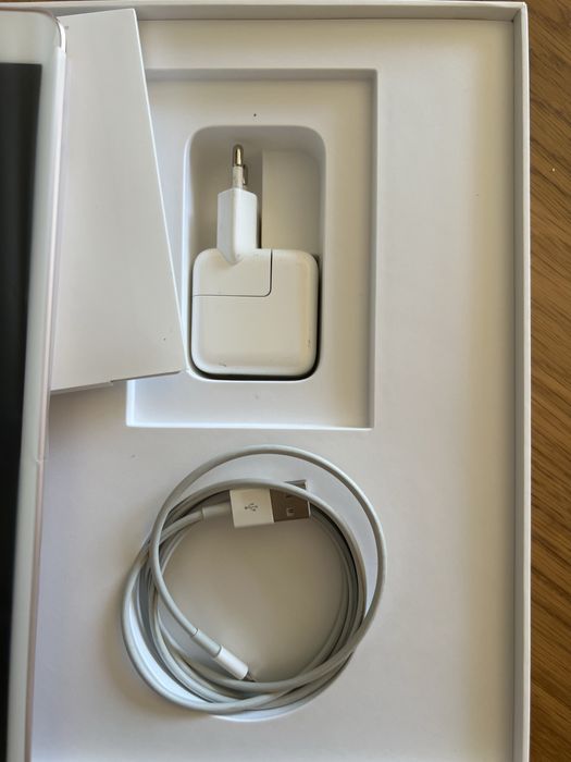 Tablet APPLE iPad Air 10.5 (2019) 64GB Wi-Fi Złoty MUUL2FD/A