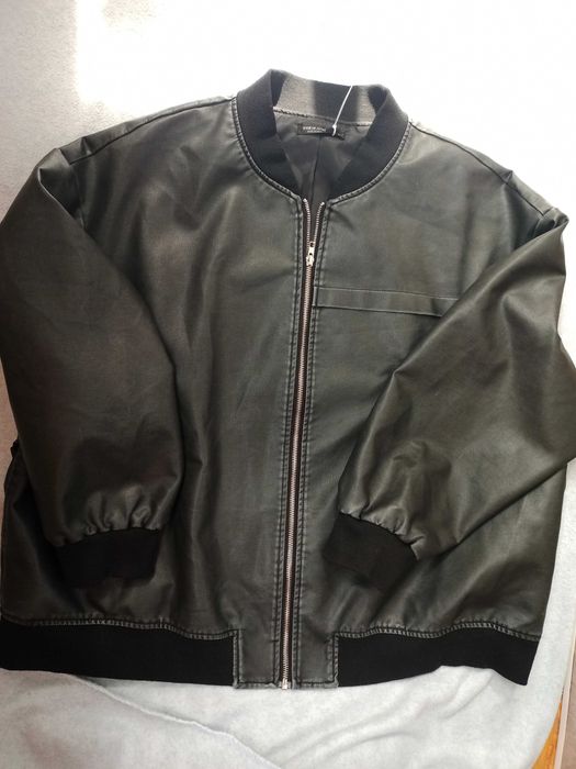 Шкіряна чоловіча куртка.Модна,сучасна,нова.