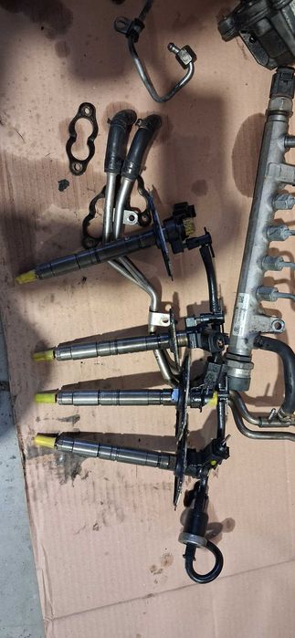 Kompletny układ paliwowy wtryskiwacz pompa  Audi A4 B8 2,0 TDI 143km CAGA