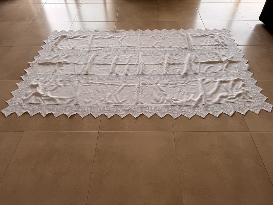 Toalha de mesa de linho e renda
