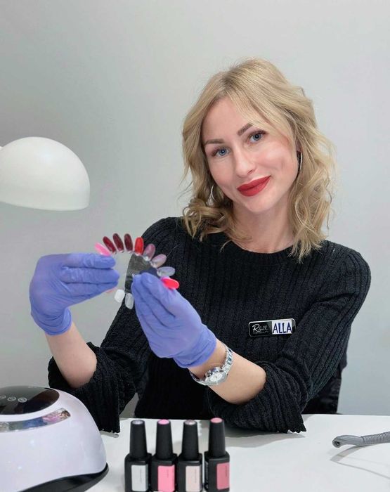 Faço unhas, gel, gelinho ,extensão de gel, pedicure, depilação com cera, sobrancelhas