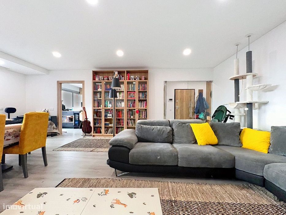 Apartamento T3 com garagem dupla, Quinta da Portela