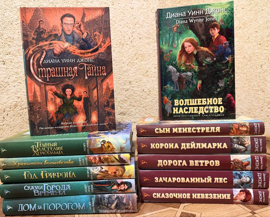 Детективи, фантастика, художня література вартість вказана за  50 книг