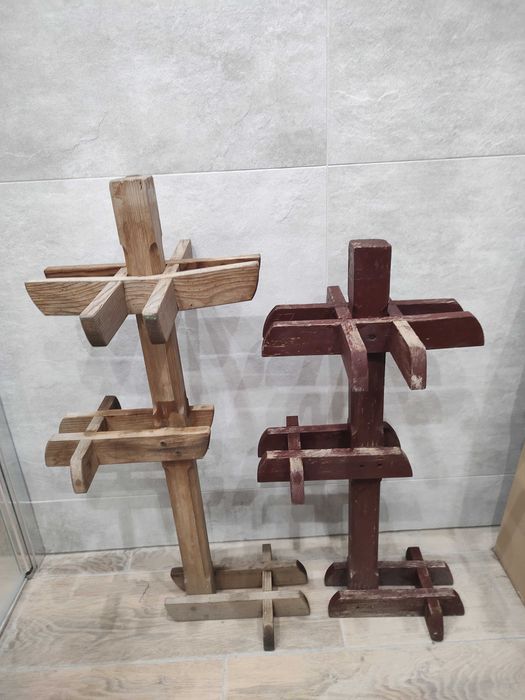 Starodawny drewniany kwietnik dwie sztuki akcesoria rzeczy prl