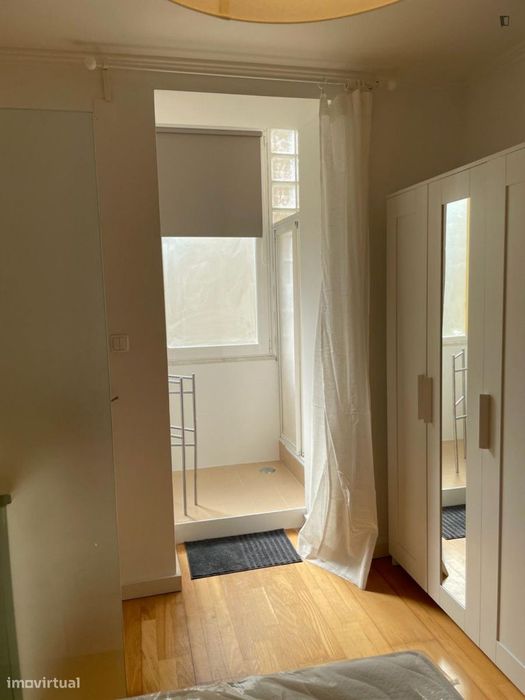 Quarto - localizado em Intendente Lisbon