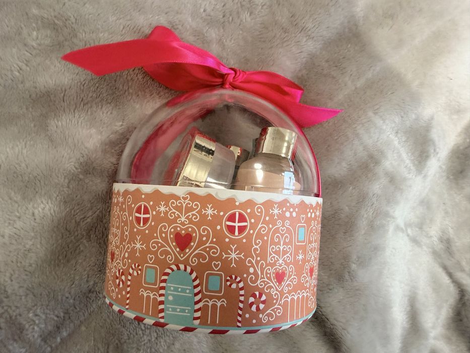 Świąteczny zestaw do kąpieli z motywem domku z piernika