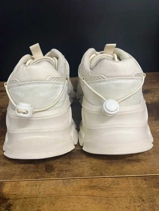 15s.Beżowe sneakersy damskie Even&Odd 40