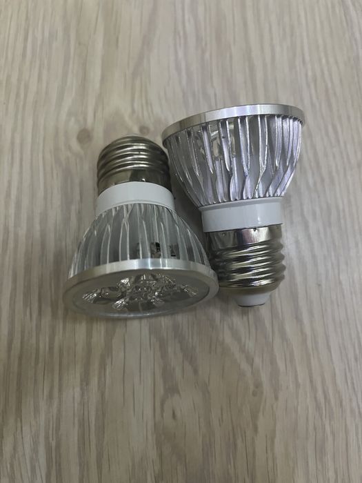 Светодиодная фитолампа фитосветильник 15W E27 LED Grow light