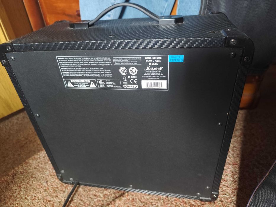 Продам комбик для электрогитары Marshall MG15CFR