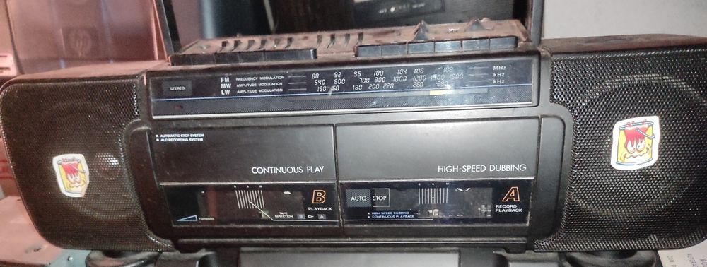 Vendo Dois Rádios Antigos