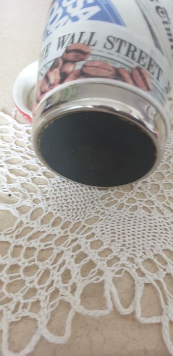 Kubek termiczny w środku metalowy