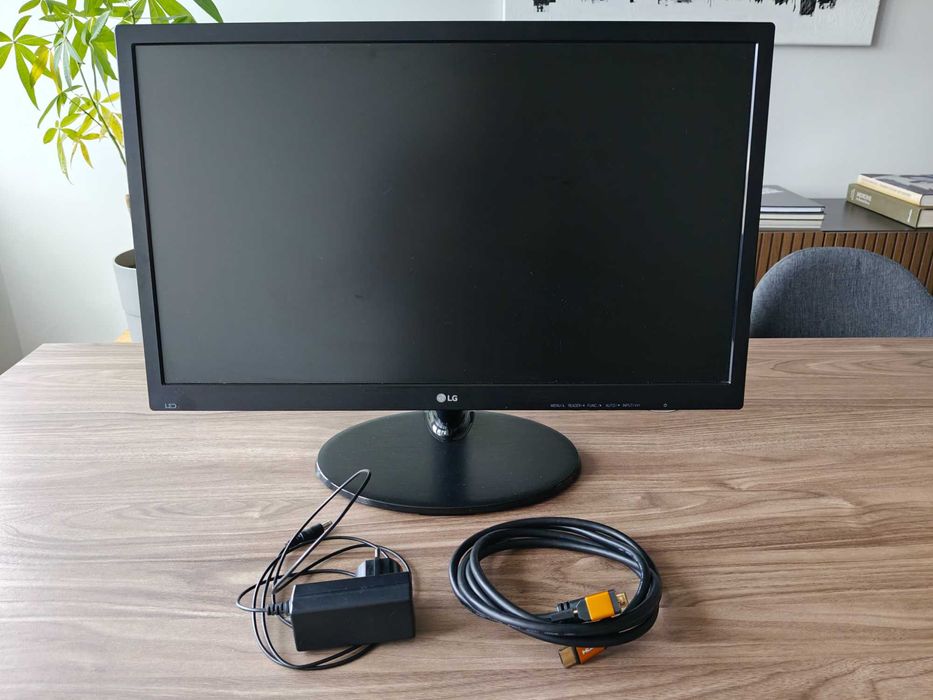 Monitor LG Full HD LED 24" - Modelo: 24M38H