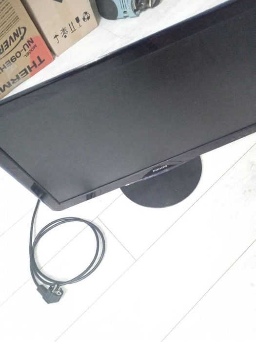 Монітор Philips  23.6" Full HD