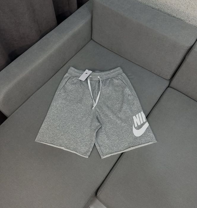 Оригінальні шорти Nike swoosh
