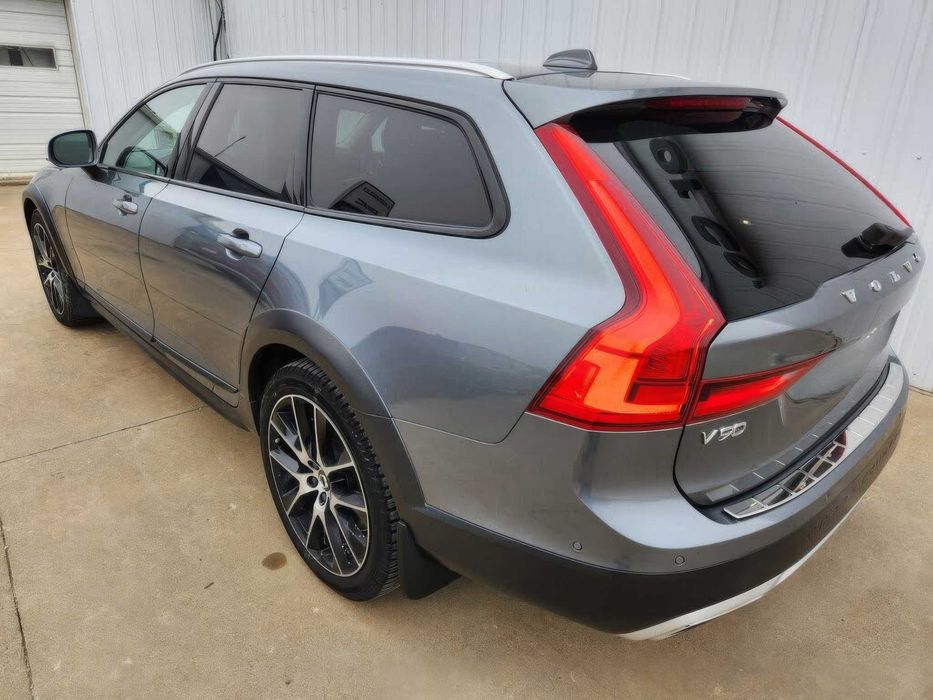 Volvo V90      2017