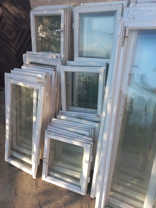 Віконні рами зі склом