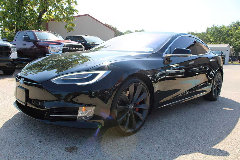 Tesla Model S P100D      2017