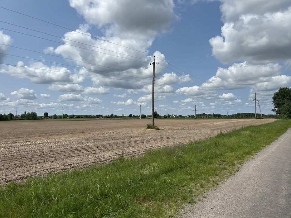 Земля.Фасад Житомерскоі траси Комерція
