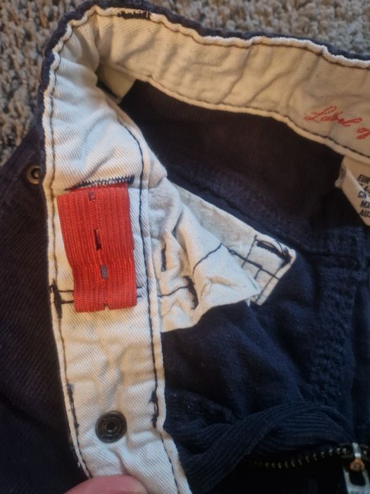 Komplet dla chłopca biała koszula i spodnie sztruksowe