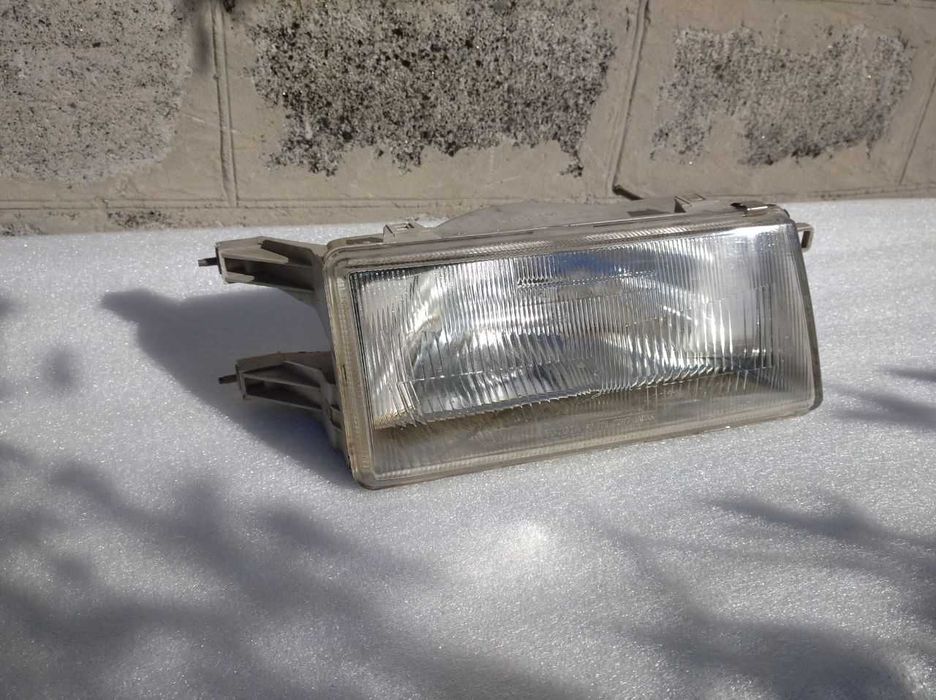 Фара права передня Toyota Camry SV10 1986р.