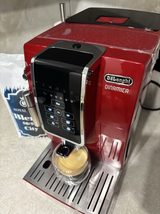Кавомашина delonghi dinamica у червоному кольорі