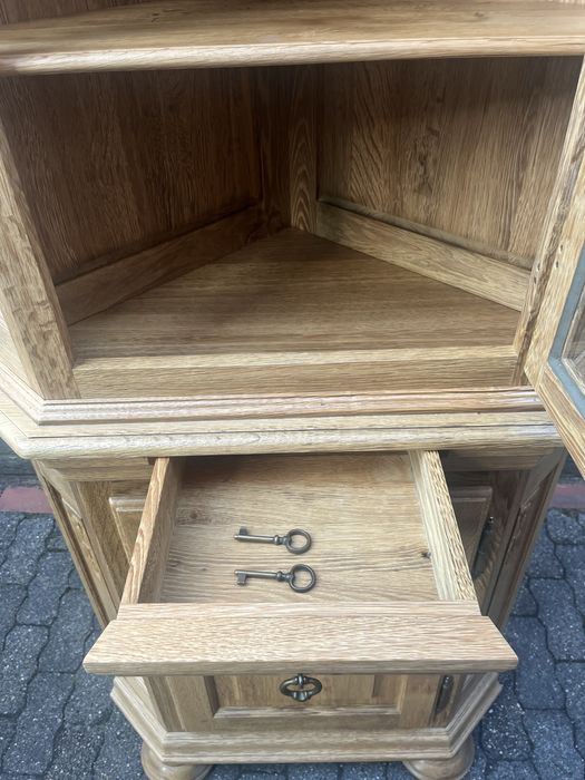 Witryna dębowa narożna