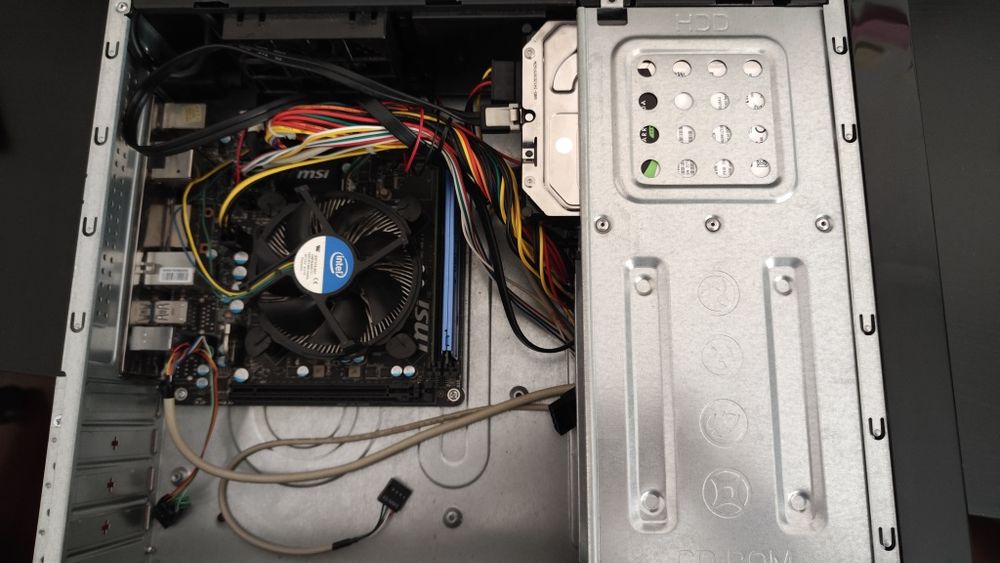 Computador Media Center com saída optica de áudio