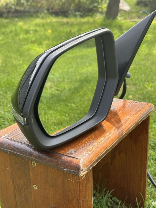 Зеркало заднього виду на Audi Q8