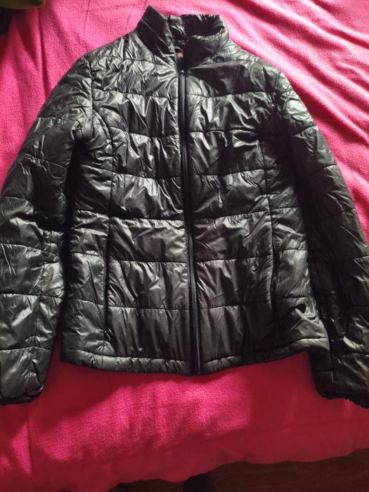 Roupas de +- 10 a 14 anos, além dessas fotos tenho outras mais . O preço varia de 5€ até 25€