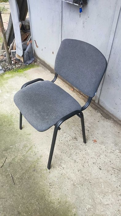 Офісний стілець в доброму стані