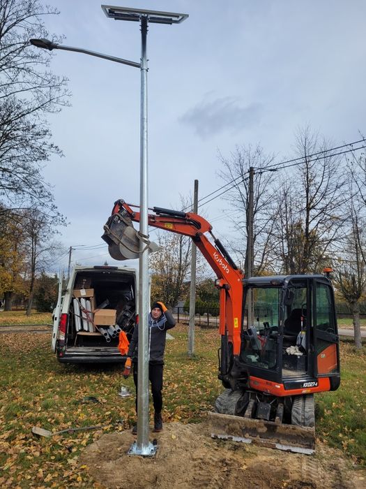 USŁUGI MINIKOPARKA 2 i 3 Tony koparkoładowarkąWywrotką Wiertnicą Przys