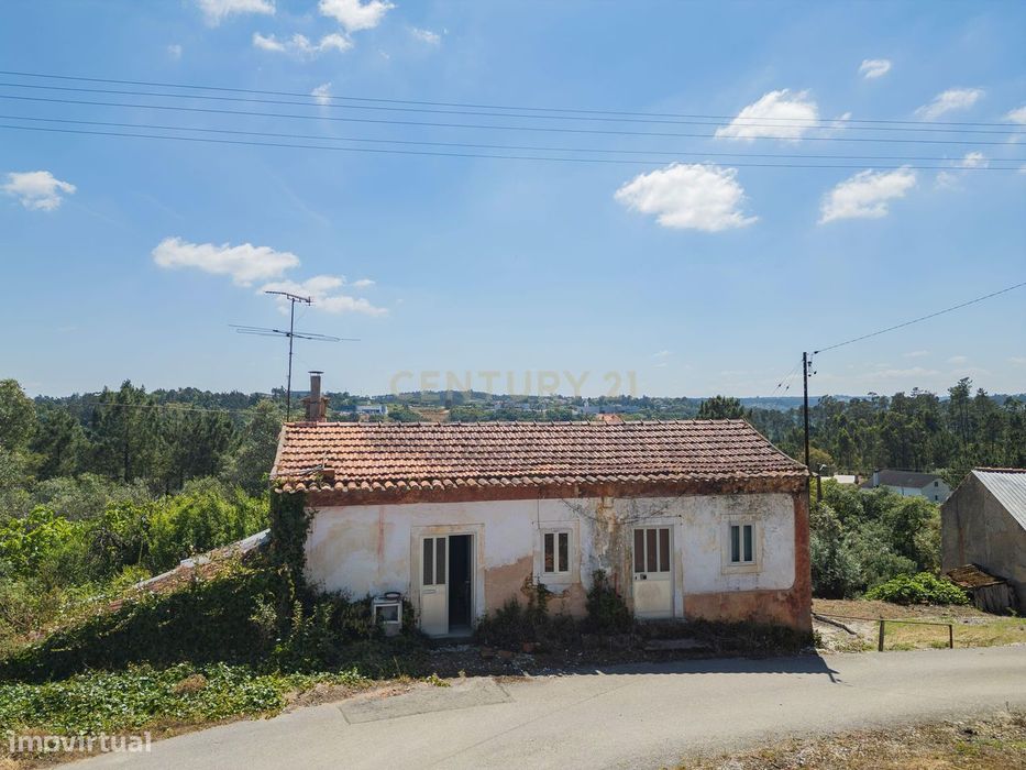 Moradia T2 para reconstrução em Casais da  Abadia, Caxarias, Ourém