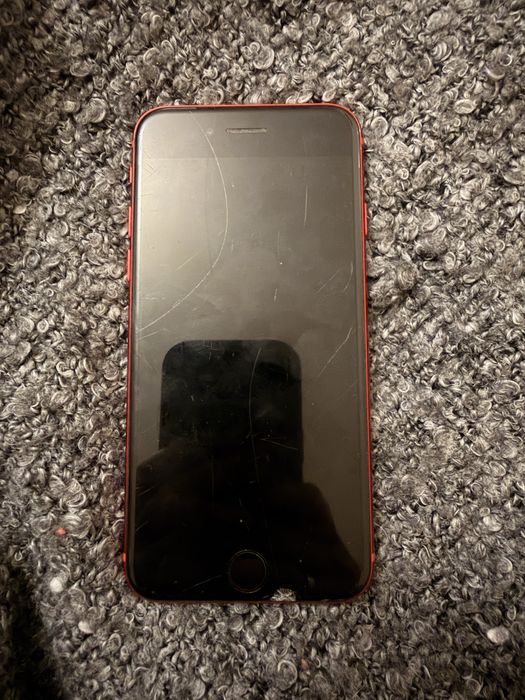 iPhone 8 красного цвета