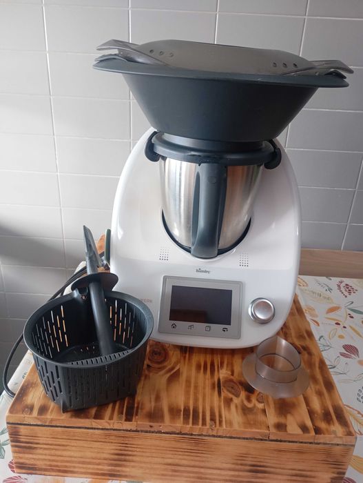 Vende-se Bimby TM5, em perfeitas condições, com todos os acessórios.