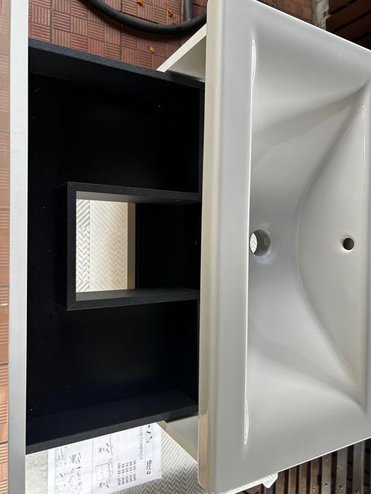Szafka łazienkowa z umywalką Roca Roma slim 60x39