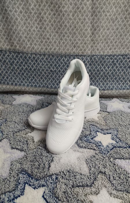 Кроссовки женские 38 р