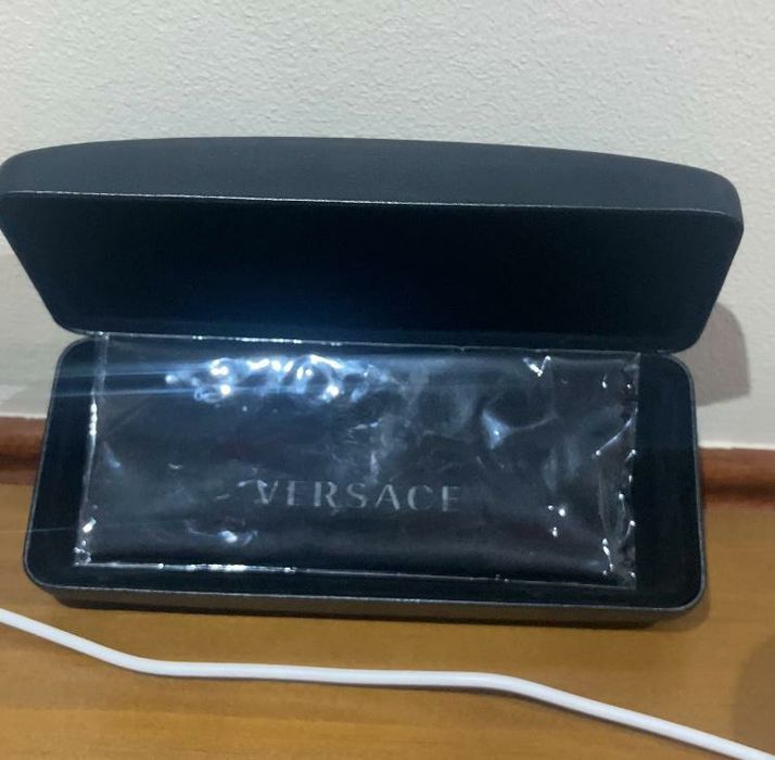 Caixa de oculos da versace