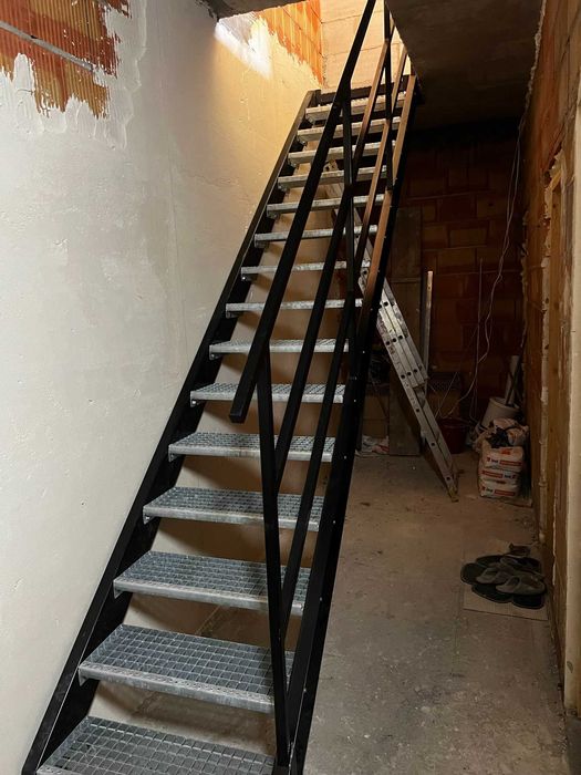 Schody zewnętrzne metalowe