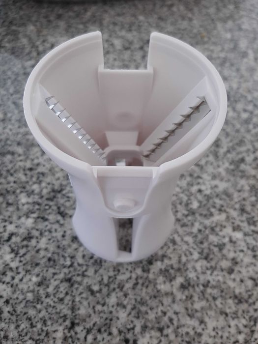 NOVO Ralador de legumes manual