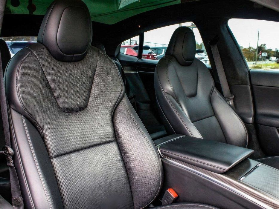 Tesla Model S      2022