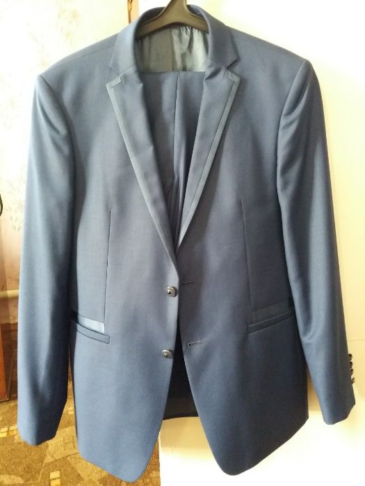 Продам стильний чоловічий костюм