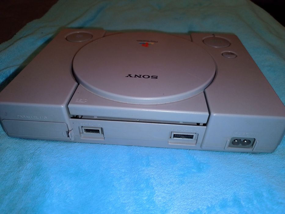 PlayStation 1 zestaw z okablowaniem, 2 pady i gry