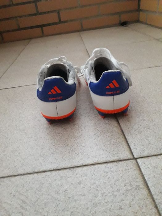 Chuteiras ADIDAS tamanho 34